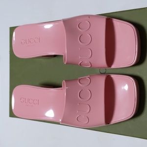 Gucci Women's Rubber Slide Sandal Size 5 Wild Rose. Lightly Used.